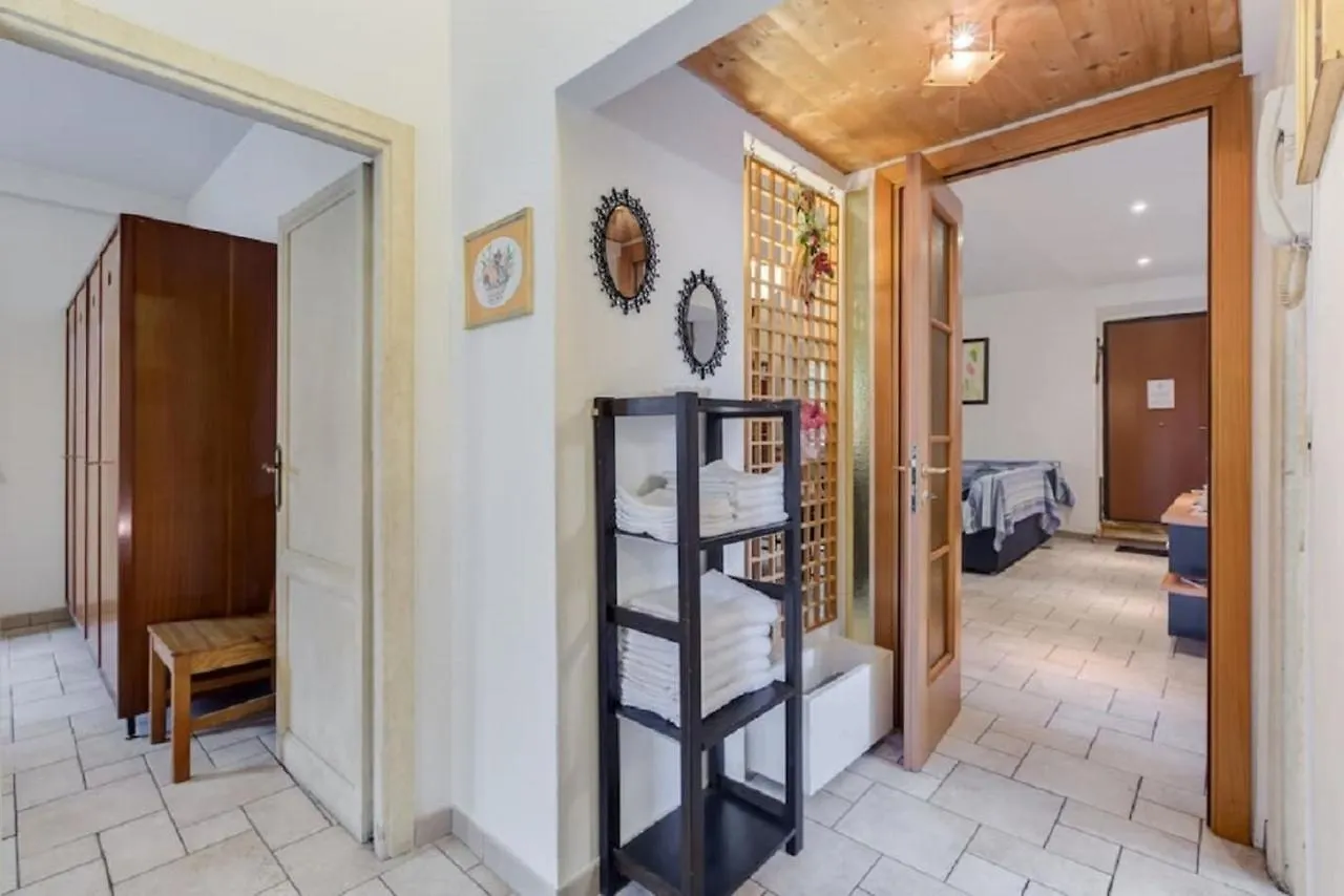 Appartamento Cheap&Chic Roma 0*,  Italia